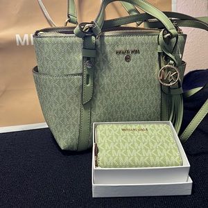 Michael Kors Sullivan Tote Sm Light Sage & Wallet